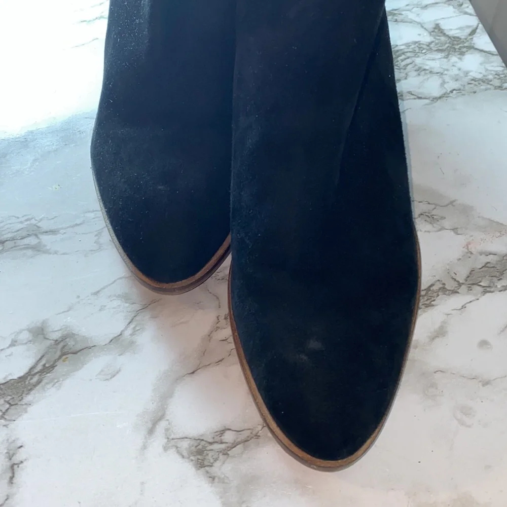 Seychelles Floodplain Suede  Bootie Black Size 8.5  Ankle Boots 2” heel